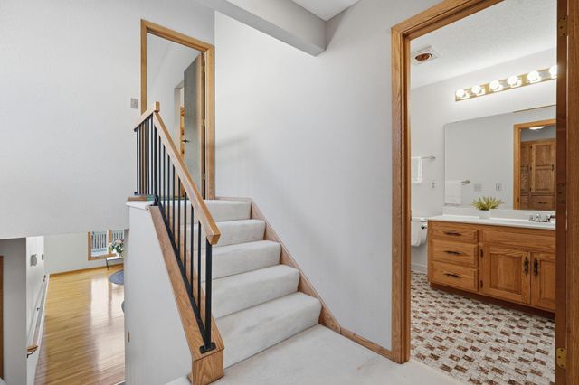 6733 W 82nd Street, Bloomington, MN 55438