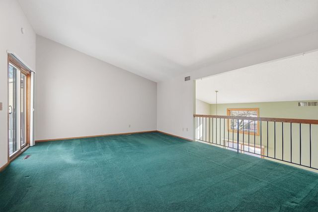 6733 W 82nd Street, Bloomington, MN 55438