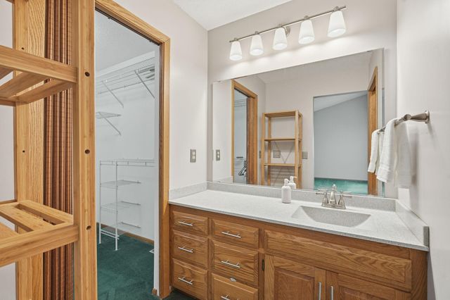 6733 W 82nd Street, Bloomington, MN 55438