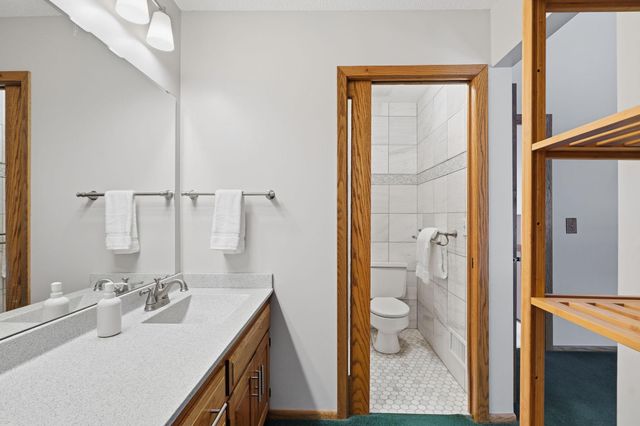 6733 W 82nd Street, Bloomington, MN 55438