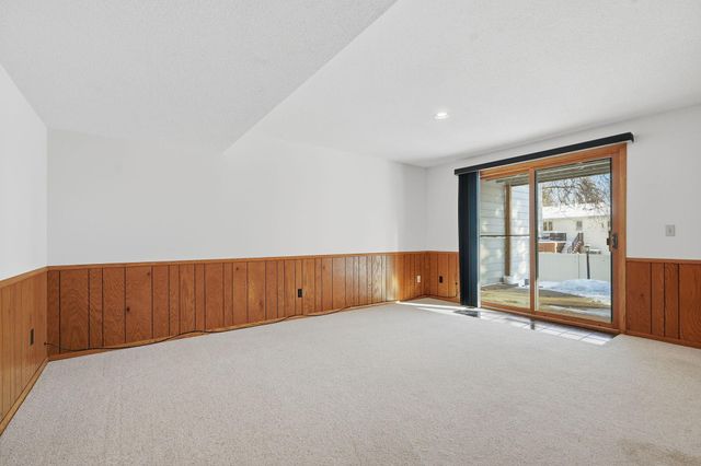 6733 W 82nd Street, Bloomington, MN 55438