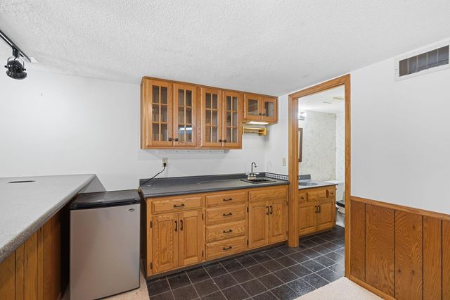 6733 W 82nd Street, Bloomington, MN 55438