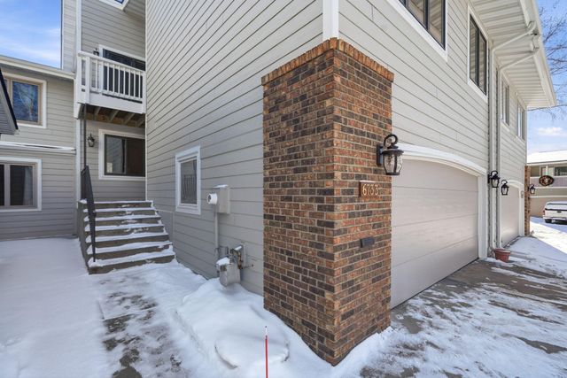 6733 W 82nd Street, Bloomington, MN 55438