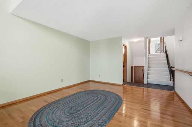 6733 W 82nd Street, Bloomington, MN 55438