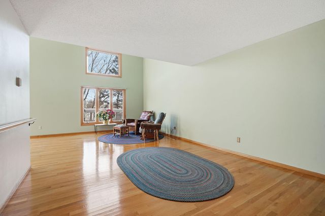 6733 W 82nd Street, Bloomington, MN 55438