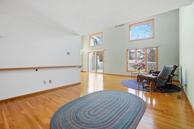 6733 W 82nd Street, Bloomington, MN 55438