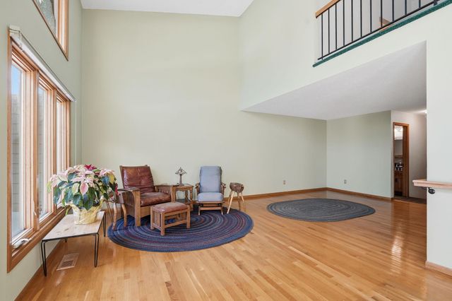 6733 W 82nd Street, Bloomington, MN 55438