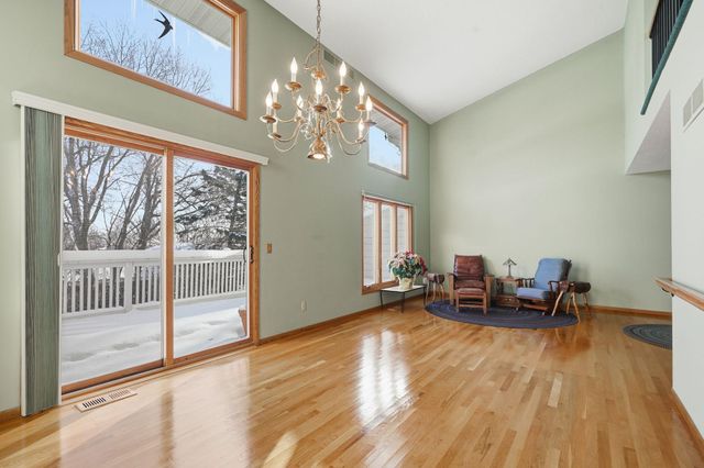 6733 W 82nd Street, Bloomington, MN 55438