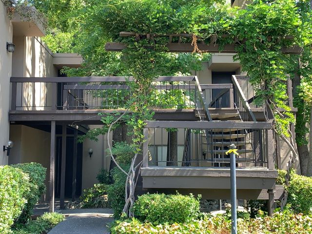 700 Woodside Ln E #5, Sacramento, CA 95825