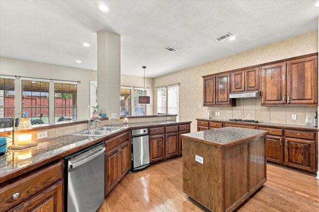 7223 Native Oak Lane, Irving, TX 75063