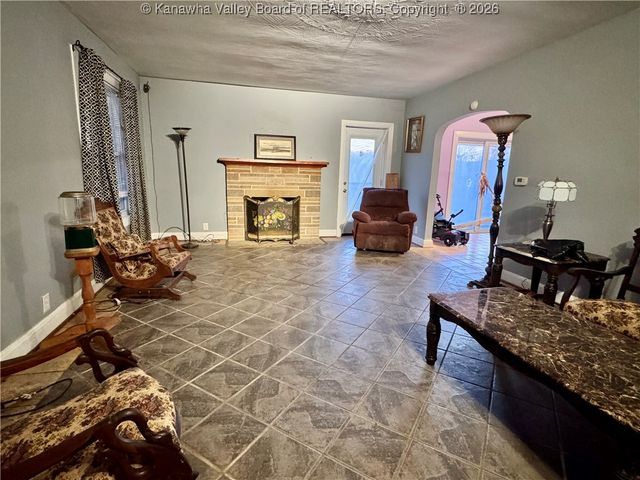 655 Cardinal Drive, Elkview, WV 25071