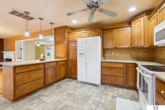 940 S Cotner Boulevard, Lincoln, NE 68510