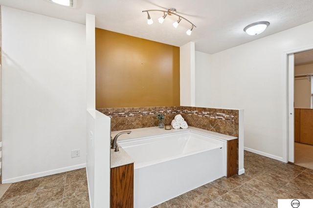 940 S Cotner Boulevard, Lincoln, NE 68510