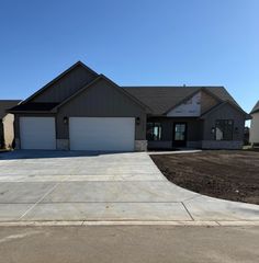 3220 N Bedford Ct, Wichita, KS 67226