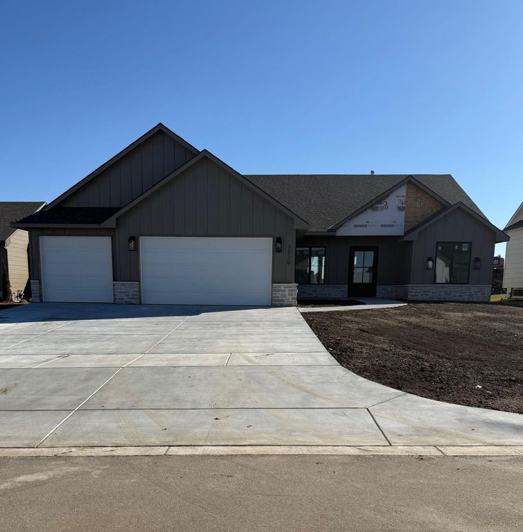 3220 N Bedford Ct, Wichita, KS 67226