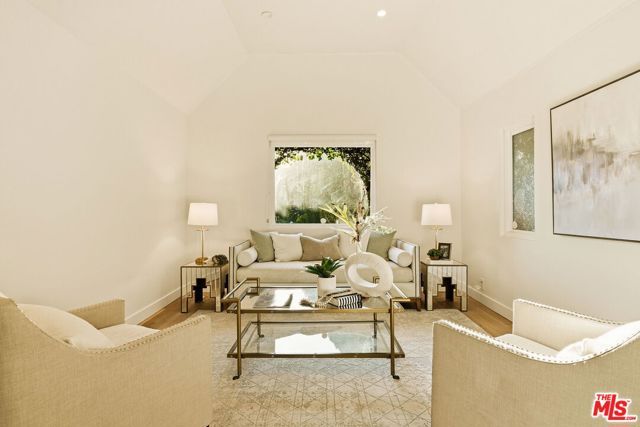 1026 S Windsor Boulevard, Los Angeles, CA 90019