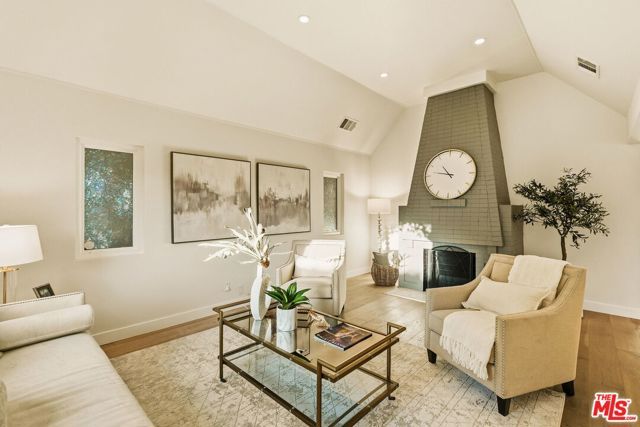 1026 S Windsor Boulevard, Los Angeles, CA 90019