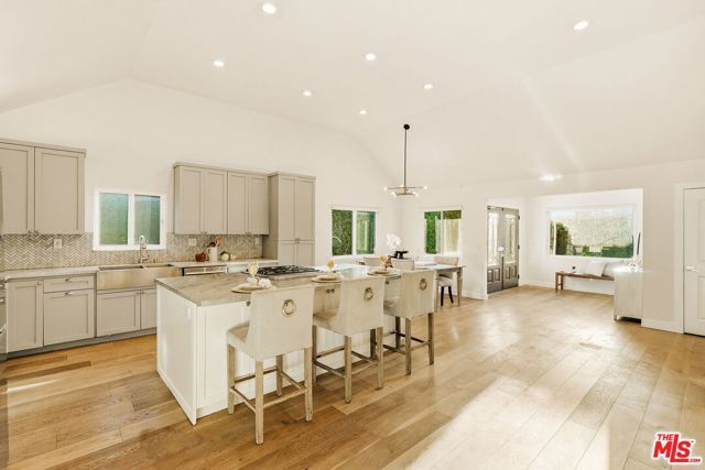 1026 S Windsor Boulevard, Los Angeles, CA 90019