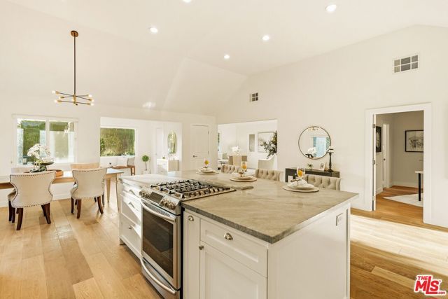 1026 S Windsor Boulevard, Los Angeles, CA 90019