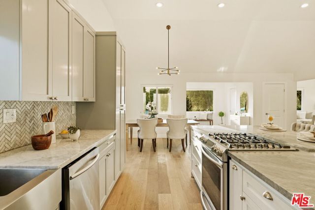 1026 S Windsor Boulevard, Los Angeles, CA 90019