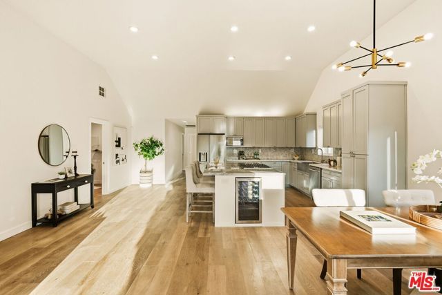 1026 S Windsor Boulevard, Los Angeles, CA 90019