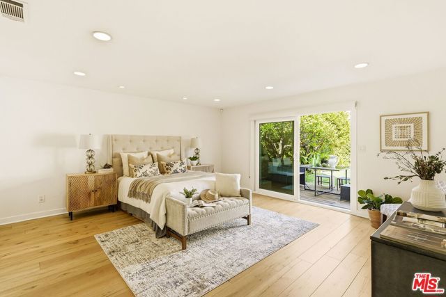 1026 S Windsor Boulevard, Los Angeles, CA 90019