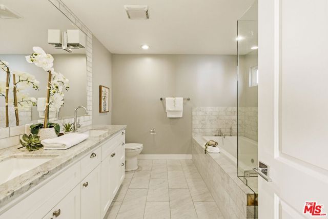 1026 S Windsor Boulevard, Los Angeles, CA 90019