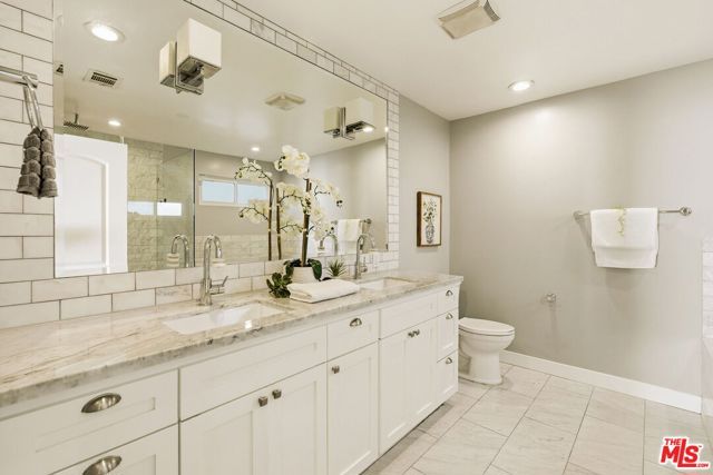 1026 S Windsor Boulevard, Los Angeles, CA 90019