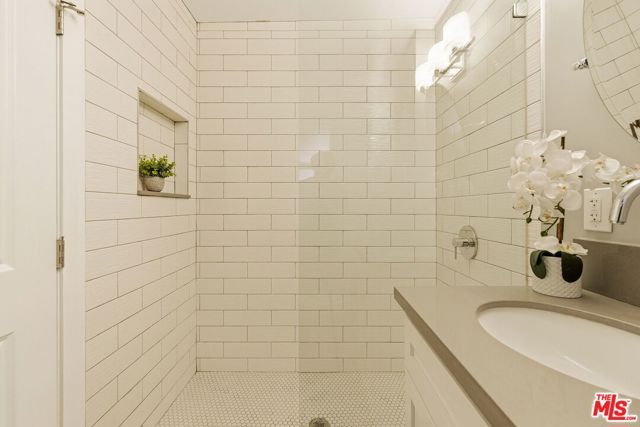 1026 S Windsor Boulevard, Los Angeles, CA 90019