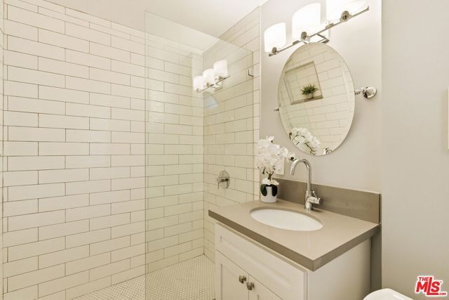1026 S Windsor Boulevard, Los Angeles, CA 90019