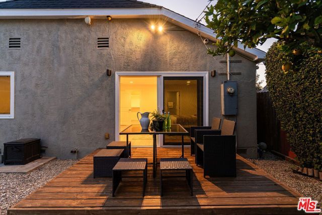 1026 S Windsor Boulevard, Los Angeles, CA 90019
