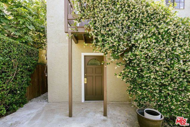 1026 S Windsor Boulevard, Los Angeles, CA 90019
