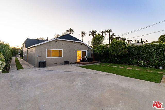 1026 S Windsor Boulevard, Los Angeles, CA 90019