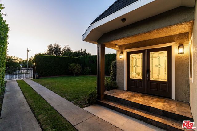 1026 S Windsor Boulevard, Los Angeles, CA 90019