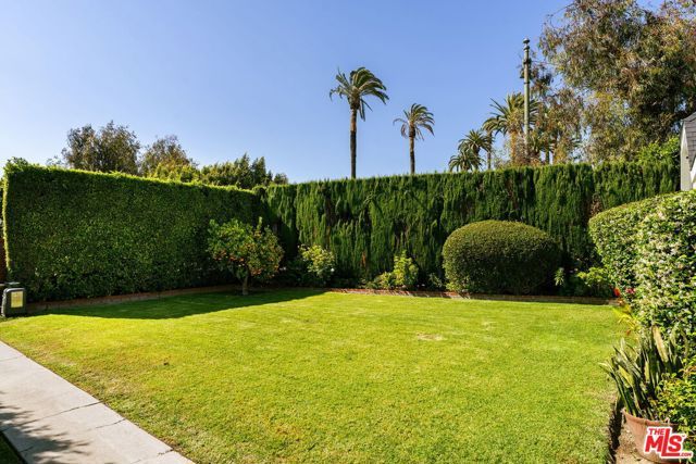 1026 S Windsor Boulevard, Los Angeles, CA 90019