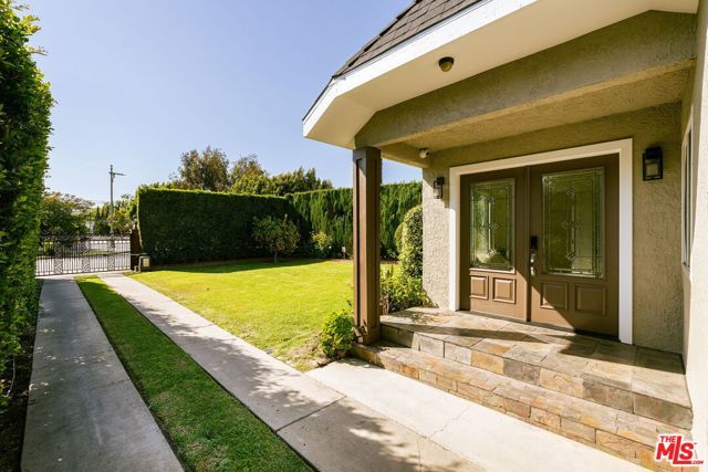 1026 S Windsor Boulevard, Los Angeles, CA 90019
