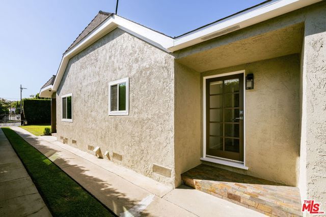 1026 S Windsor Boulevard, Los Angeles, CA 90019
