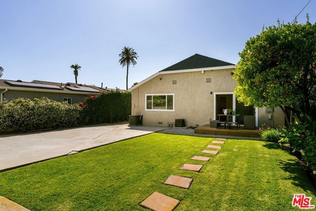 1026 S Windsor Boulevard, Los Angeles, CA 90019