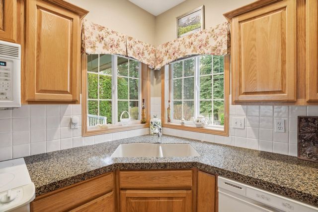 7015 N East Bluff Ct, Spokane, WA 99208