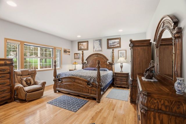 7015 N East Bluff Ct, Spokane, WA 99208