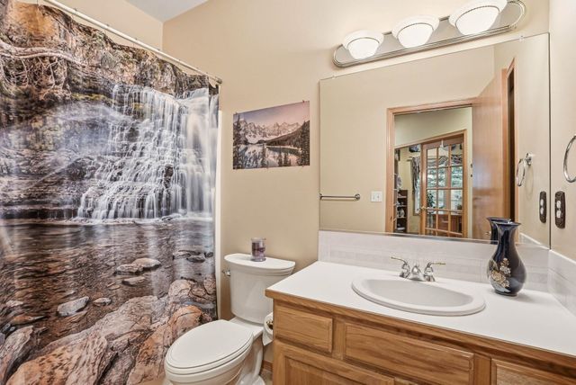 7015 N East Bluff Ct, Spokane, WA 99208