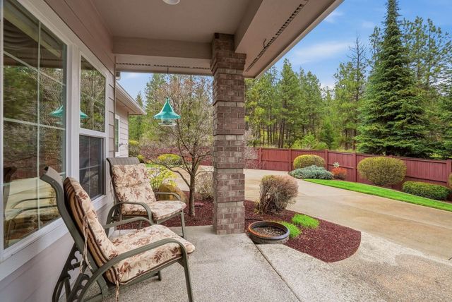 7015 N East Bluff Ct, Spokane, WA 99208