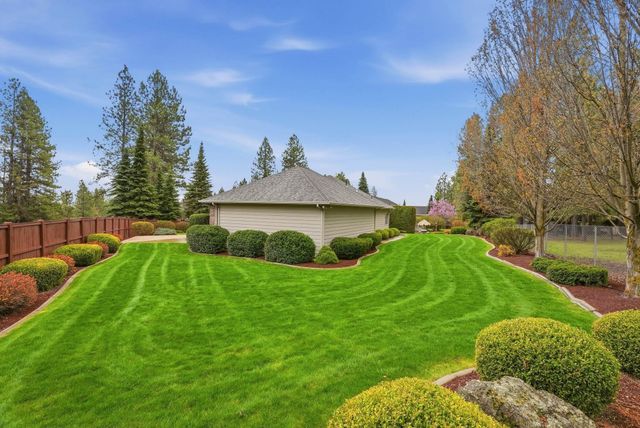 7015 N East Bluff Ct, Spokane, WA 99208