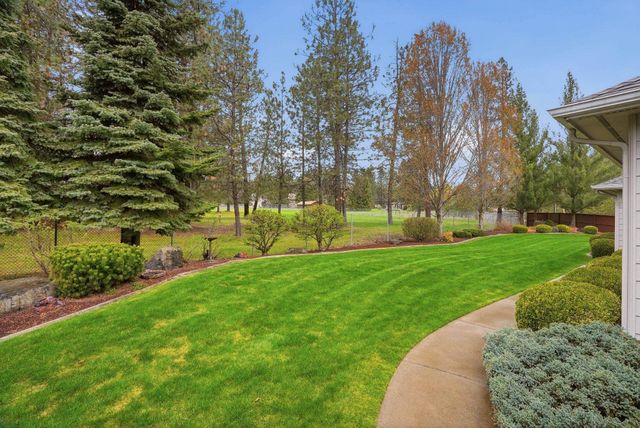 7015 N East Bluff Ct, Spokane, WA 99208