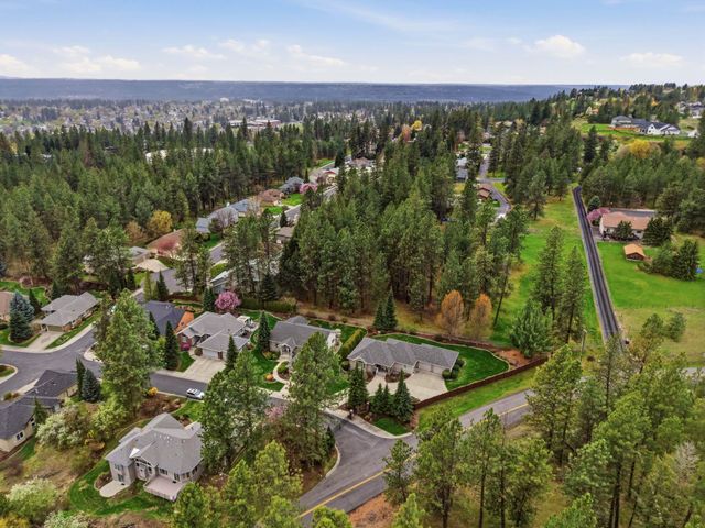 7015 N East Bluff Ct, Spokane, WA 99208