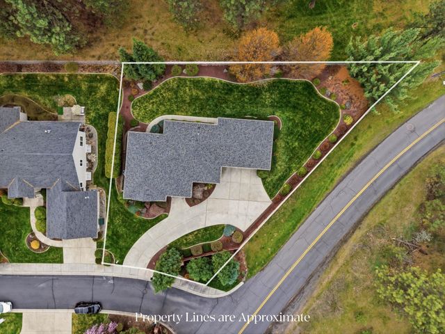 7015 N East Bluff Ct, Spokane, WA 99208