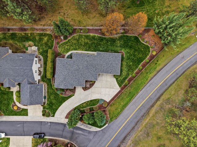 7015 N East Bluff Ct, Spokane, WA 99208