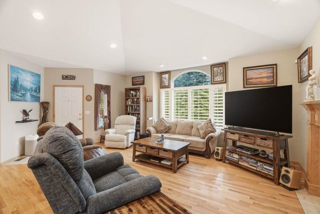 7015 N East Bluff Ct, Spokane, WA 99208