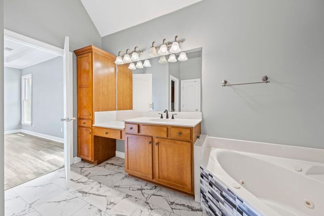 9050 DEER MEADOW CV, Cordova, TN 38016