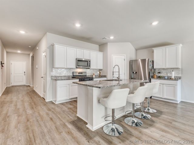 1825 E Vandalia Street, Broken Arrow, OK 74012